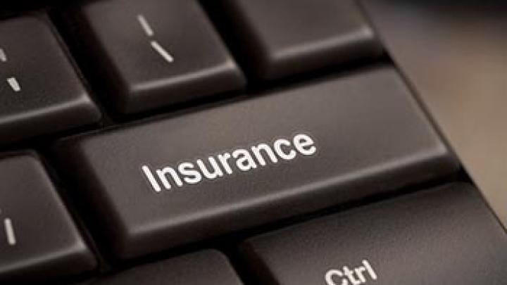 How do major data breaches affect cyber insurance?